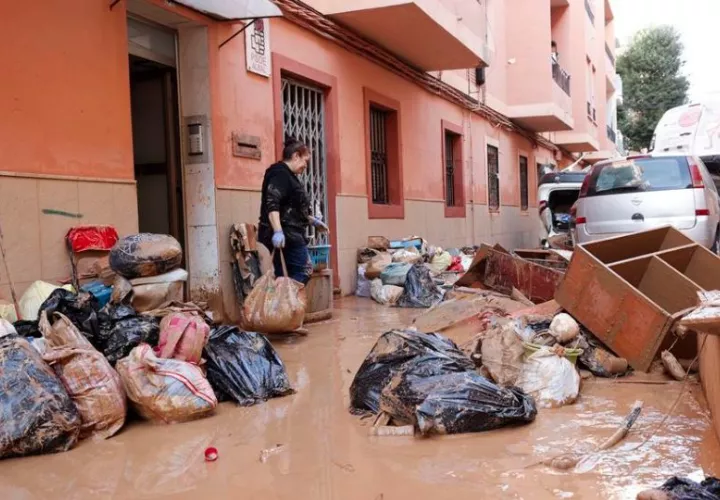 Los servicios básicos se van restableciendo poco a poco. Foto: EFE