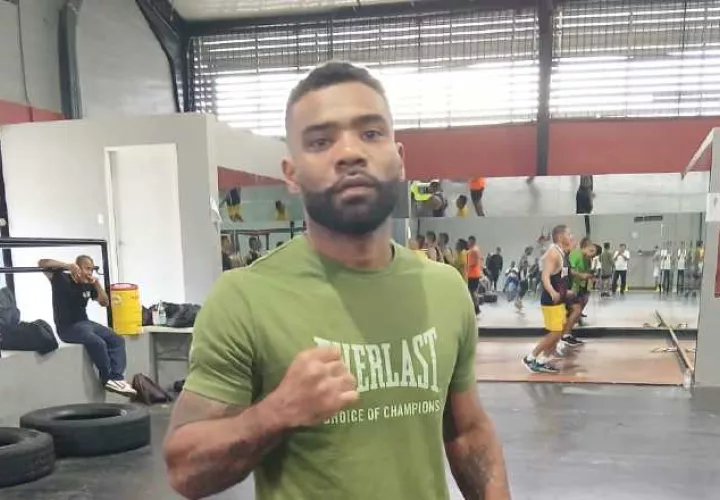 Jezreel Corrales.