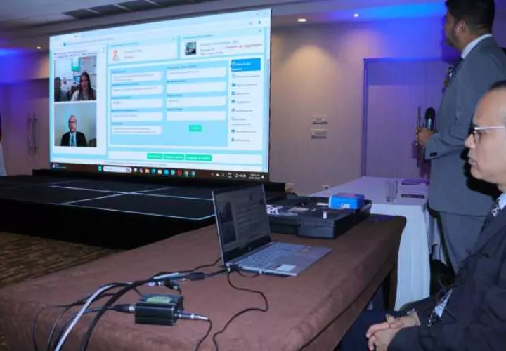 Durante la presentación se hizo una prueba para mostrar los recursos que ofrece el sistema. Cortesía.