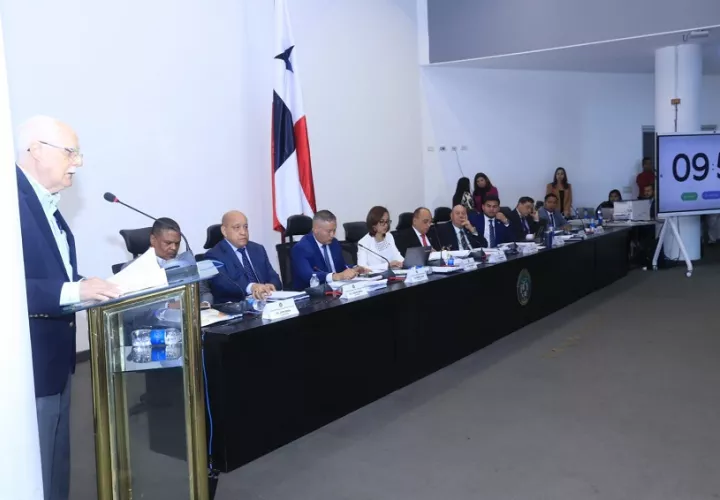 La Universidad de Panamá acudió como academia a presentar su propuesta para la sostenibilidad del programa de pensiones de la CSS sin aumentar la edad de jubilación. Foto: Cortesía Asamblea