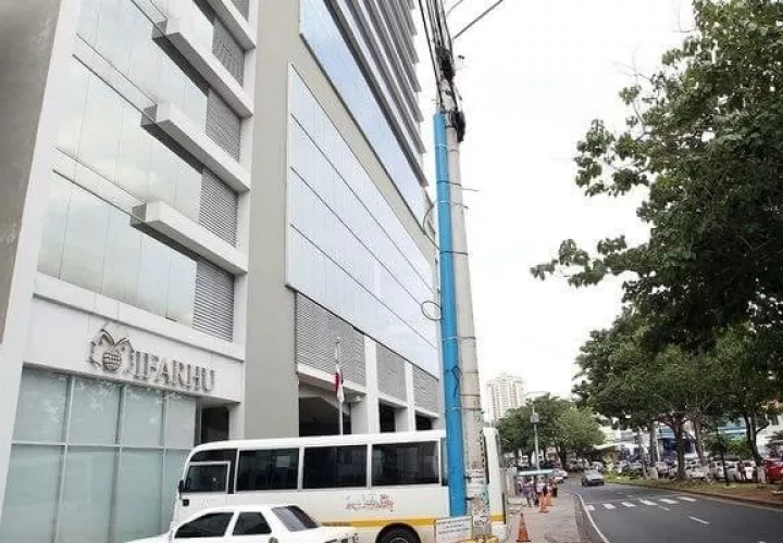 Becas eran otorgadas sin aval del departamento de finanzas. Foto: Archivo