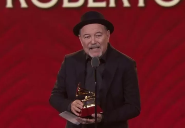 Rubén Blades recibiendo el Latin Grammy. Foto: Latin Grammy