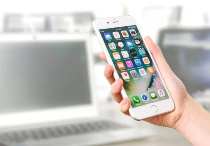 El 23% considera que los teléfonos móviles son más importantes que los amigos y los familiares.  Pexels