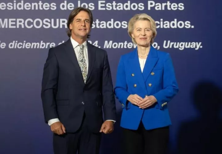 El presidente de Uruguay, Luis Lacalle Pou, junto a la presidenta de la Comisión Europea, Ursula von der Leyen. Foto: EFE