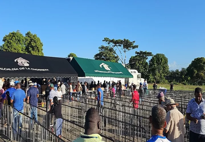 Antes del mediodía ya habían atendido a la mayoría de las personas en la "Naviferia". Foto. IMA