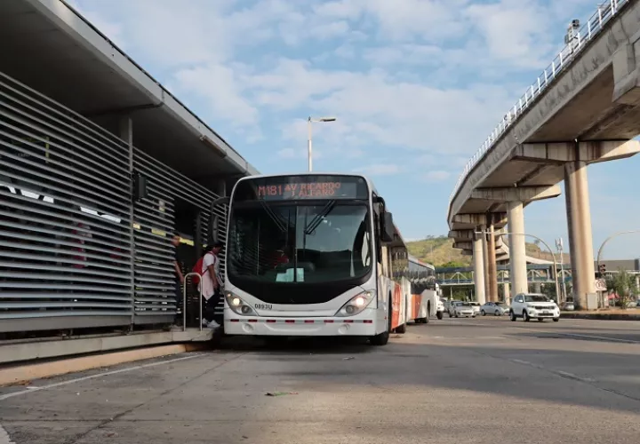 La meta inicial de esta administración es colocar 1,100 buses en las calles pero los actos vandálicos perjudican el propósito. Foto: Cortesía