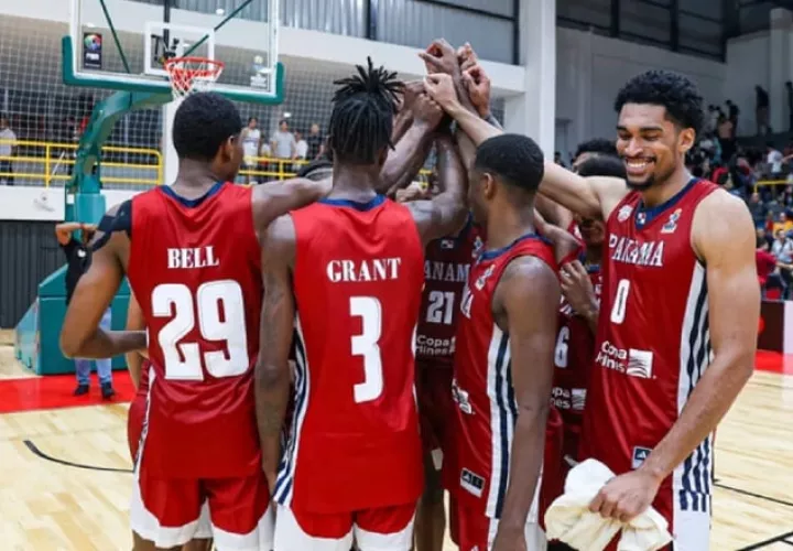 Jugadores de la selección mayor de baloncesto de Panamá. Foto: Fepaba