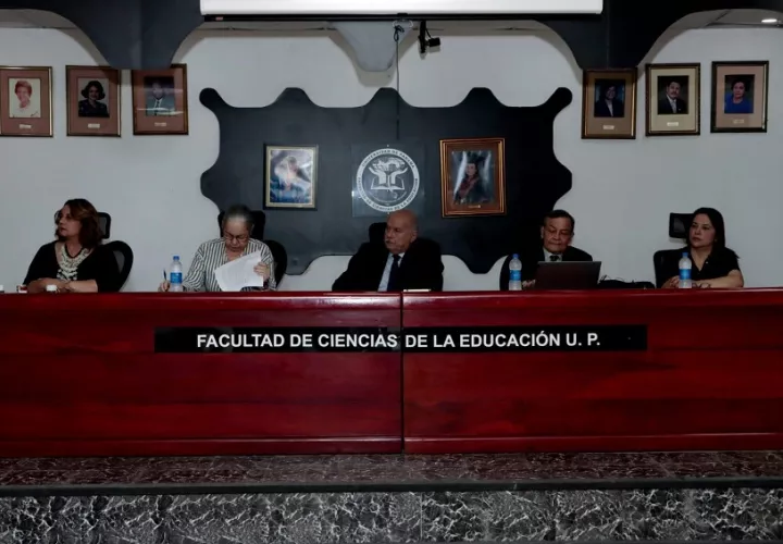 Miembros del panel principal de la actividad realizada este sábado en la Universidad de Panamá. Foto: Redes Sociales