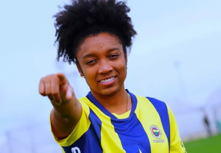 Marta Cox, juagará en el Fenerbahce Petrol Ofisi de Turquía . Foto: @kadinfutbolfb  