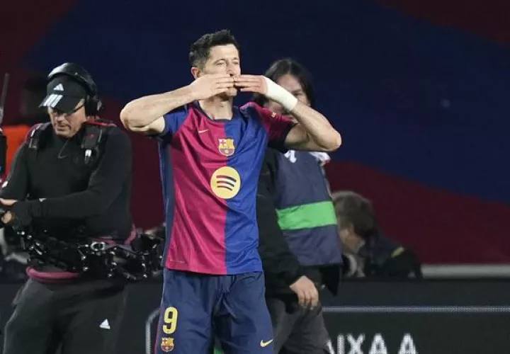 Robert Lewandowski festeja su gol ante Rayo. Foto: EFE