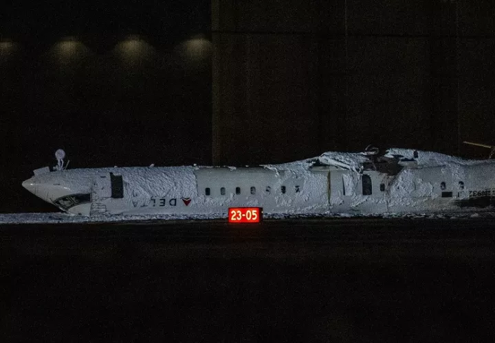 El accidente, ocurrido en el aeropuerto Pearson de Toronto, dejó 21 heridos. Foto: EFE