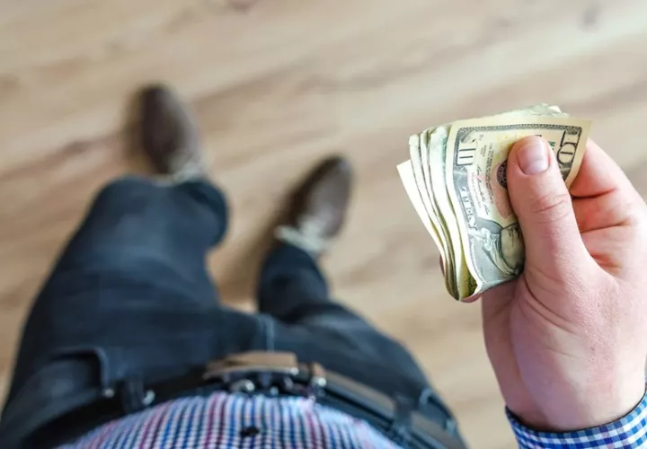 Más del 40% del salario está comprometido en deudas. Foto: Pexels