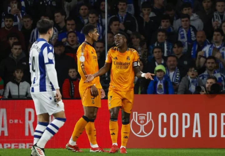 El delantero brasileño del Real Madrid, Vinicius Junior, durante el encuentro correspondiente a la ida de las semifinales de la Copa del Rey en el estadio de Anoeta. Foto: EFE