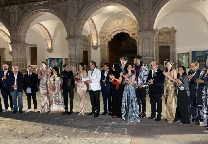 Los creadores panameños, durante sus presentaciones fuera del país, junto a los otros diseñadores. Foto: Cortesía