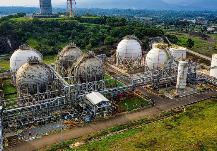Vista panorámica de una generadora eléctrica que funciona con base en gas natural. Foto ilustrativa
