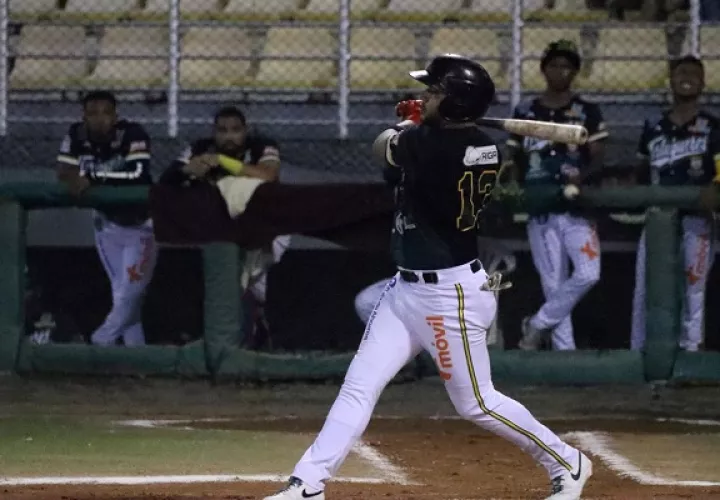 Abraham Rodríguez fue elegido Jugador Más Valioso  en el béisbol mayor. Foto: Fedebeis