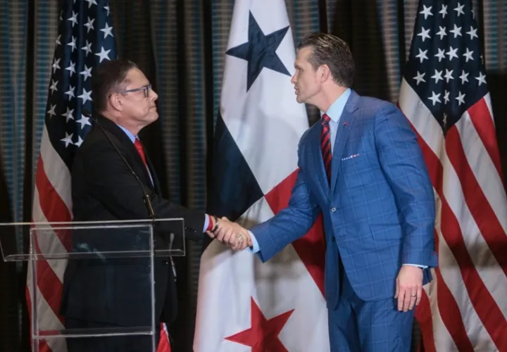 Ministro de Seguridad, Frank Abrego, junto a Pete Hegseth, secretario de Defensa de EE.UU. Foto: Cortesía