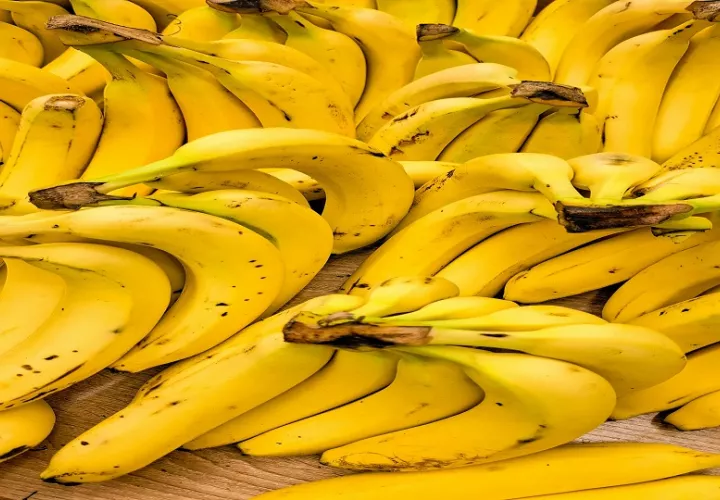 El banano es uno de los productos que más exporta Panamá a los mercados internacionales. Foto: Pexels.