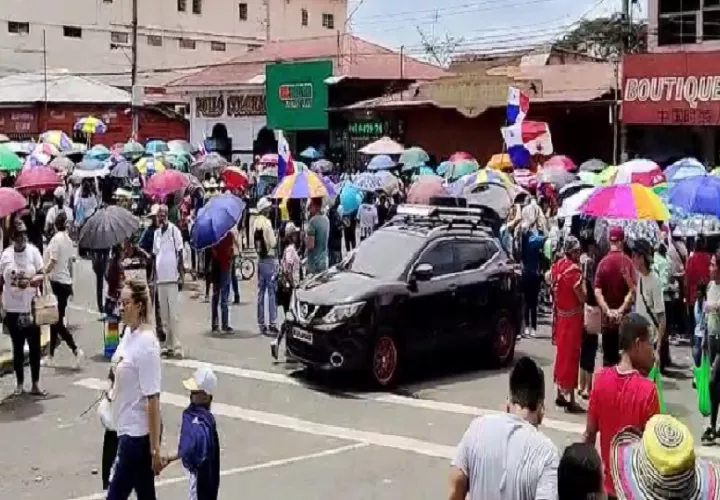 Personal de la Defensoría del Pueblo también se mantuvo al tanto de las condiciones físicas, alimentación y medicamentos de los 20 aprehendidos. Foto. Eric Montenegro