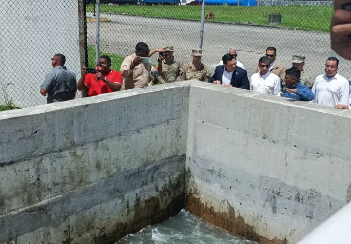 El embajador de Estados Unidos en Panamá, Kevin Cabrera, realizó una gira de trabajo para dar recomendaciones a las autoridades de la provincia atlántica, para evitar inundaciones en la urbe colonense. Foto. Diómedes Sánchez