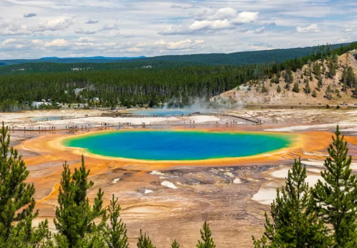 La Gran Fuente Prismática, en primavera. Foto: Civitatis