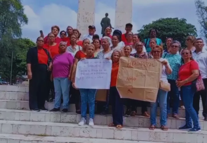 Extrabajadores exigen el pago de la prima de antigüedad. 