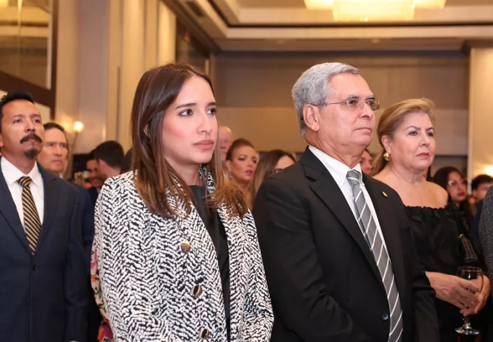 La secretaria general de la Fiscalía de Cuentas, Yamileth Atencio Cedeño, junto al Fiscal de Cuentas, Jaime Barroso Pinto. Foto: Cortesía