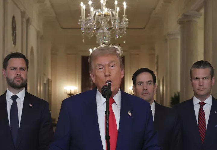 El presidente Donald Trump junto a integrantes de su Gabinete. Foto: EFE