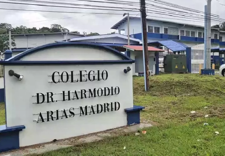 El adolescente y el arma de fuego fueron puestos a órdenes de la Fiscalía Superior de Adolescentes de Panamá Oeste. Foto. Aechivo