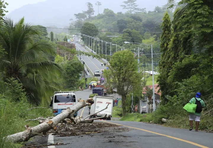 Imágenes de los cierres en Bocas del Toro. Foto: EFE