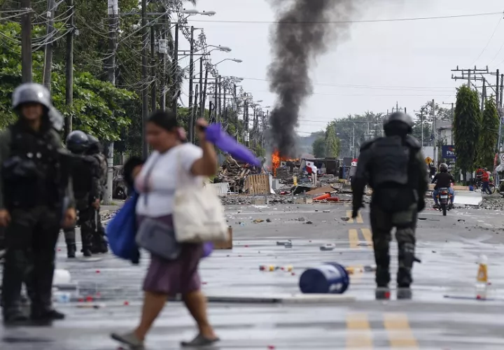Cierres en la provincia de Bocas del Toro. Foto: EFE