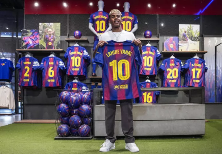 Lamine Yamal renovó con Barcelona y vestirá el número 10. Foto: EFE