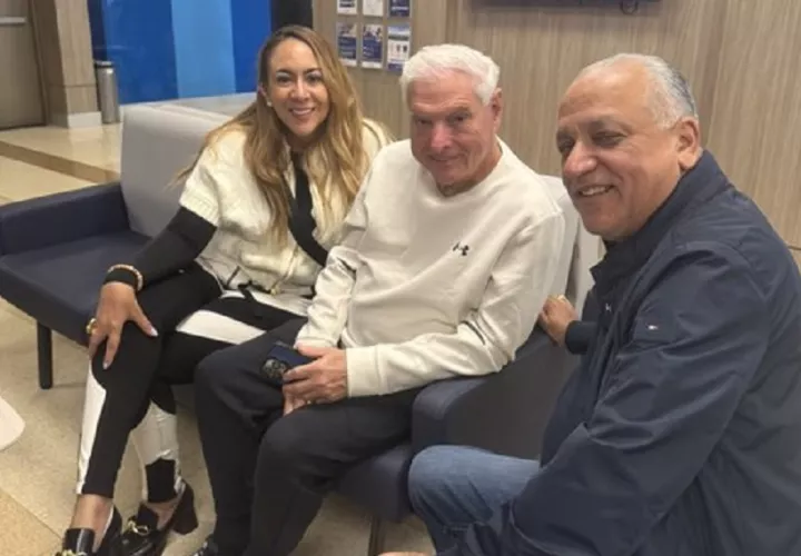 Martinelli junto a Canto y Camacho, minutos antes de la cirugía. Foto: X