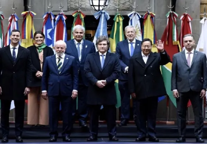 Los líderes asistentes a la cumbre del Mercosur. Foto: EFE
