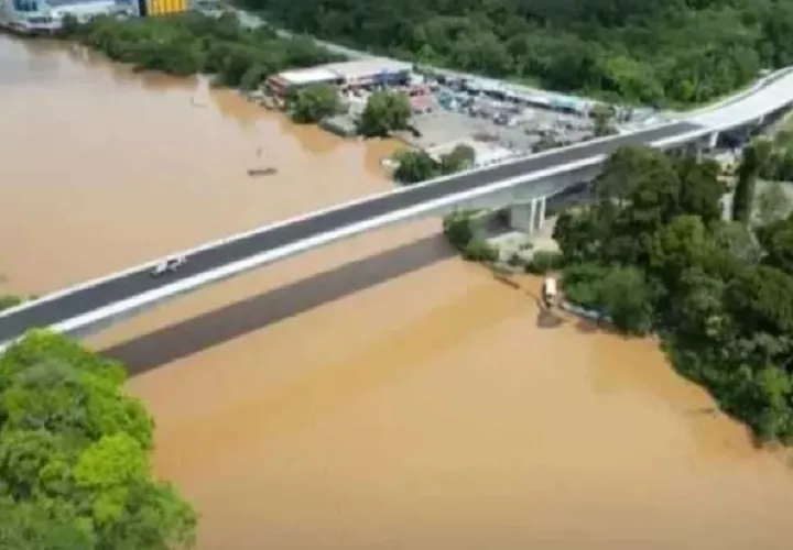 Las personas que sean sorprendidas caminando o tomándose fotos en el puente serán sancionadas. Foto: Cortesía
