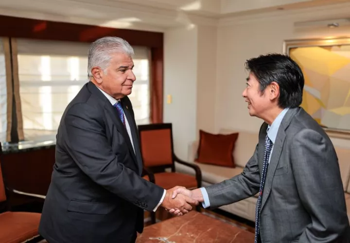 Reunión entre el presidente José Raúl Mulino y el director ejecutivo del Mizuho Bank, Shuji Matsuura. Foto: Cortesía