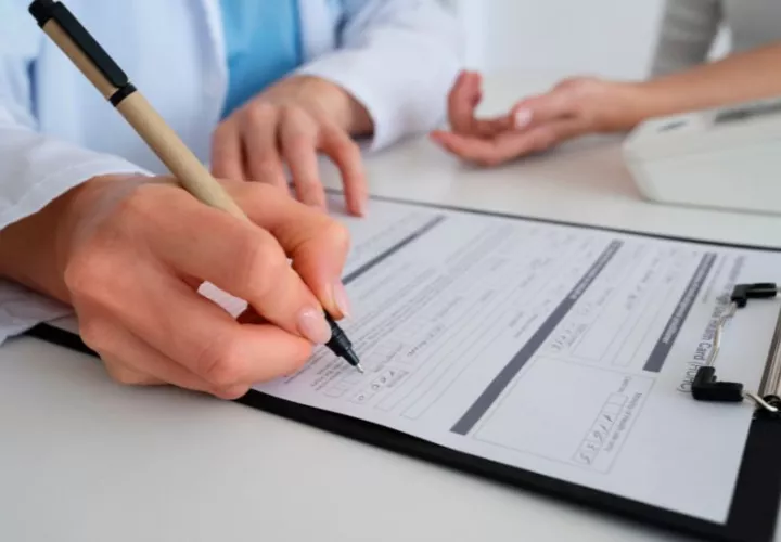 El certificado debe ajustarse a la realidad de la salud del paciente. Foto: Freepik