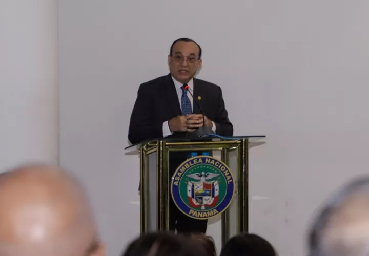 El rector de la Universidad de Panamá, Eduardo Flores, mencionó que la iniciativa de la Asamblea Nacional de Diputados viola la autonomía de la primera casa de estudios. Foto: Cortesía