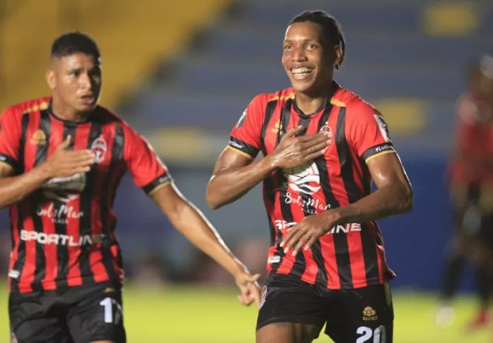 Sporting enfrenta a Real España en la Copa Centroamericana de la Concacaf. Foto: EFE
