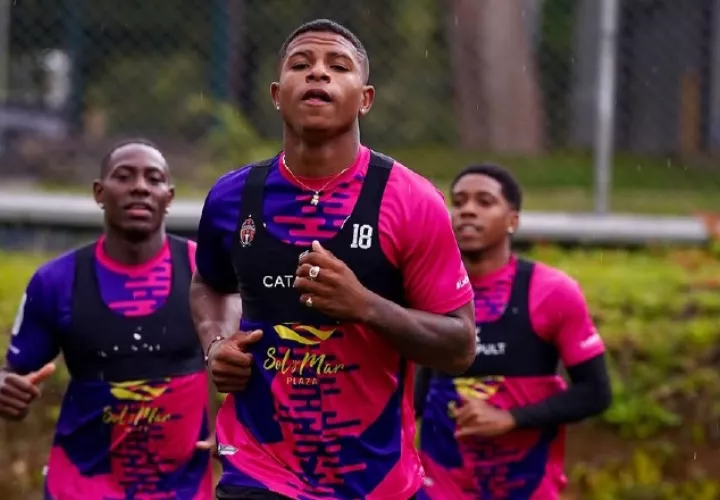 Jugadores del Sporting San Miguelito entrenan en tierras guatemaltecas. Foto: @sportingsm.com