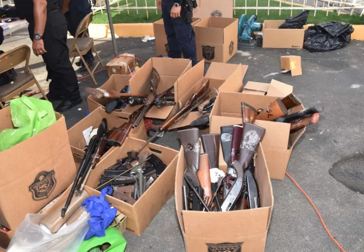 Los criminales querían establecer el precio que debían recibir por las armas que ellos poseen.