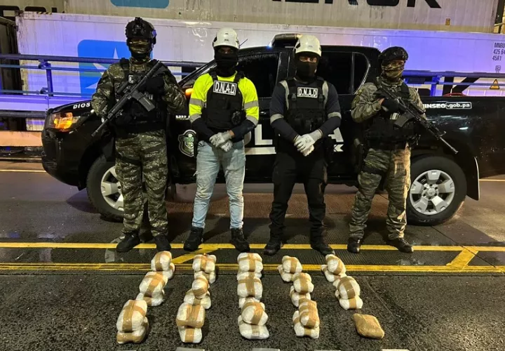 Las autoridades investigan si la sustancia ya venía en el contenedor o si fue  colocada en Panamá para su posterior salida a Nueva Zelanda. Foto. Policía Nacional