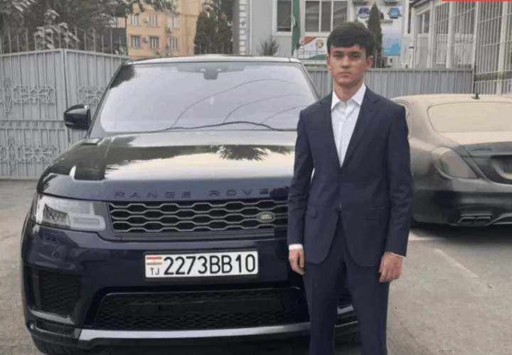 El estudiante fue a la universidad en su  Range Rover. Foto: Cortesía