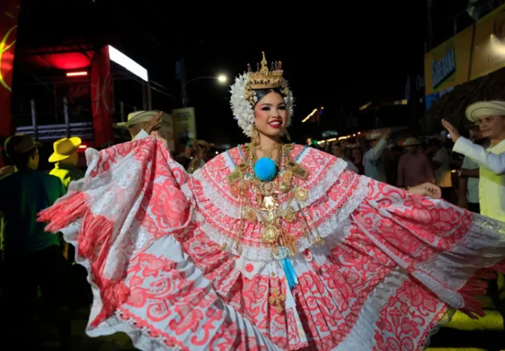 La reina del Festival Nacional de la Mejorana, Lourdes Esquivel Cedeño. Foto: EFE