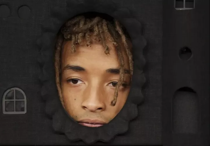 Jaden Smith en la alfombra roja de los premios Grammy. Foto: EFE / EPA / Allison Dinner