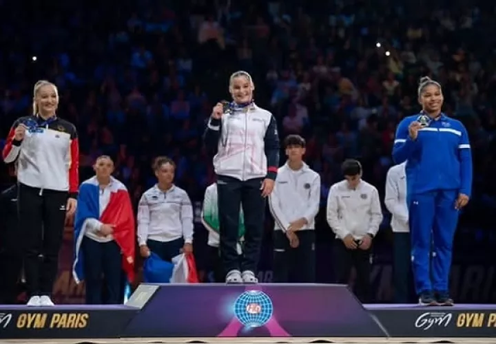 Karla Navas (der.) gana medalla de bronce en el Mundial de París. Foto: Instagram