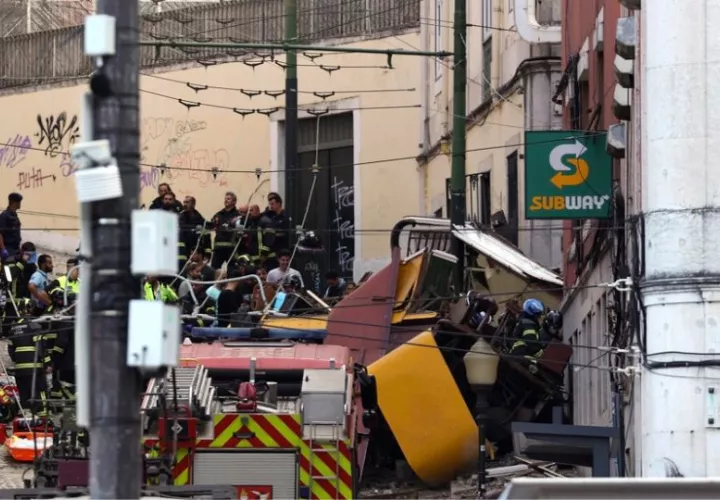 Accidente de funicular turístico en el centro de Lisboa. Foto: EFE