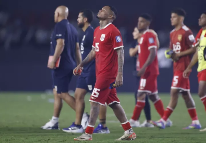 Jugadores del equipo mayor de Panamá, lamentan el equipo de Guatemala. Foto: EFE