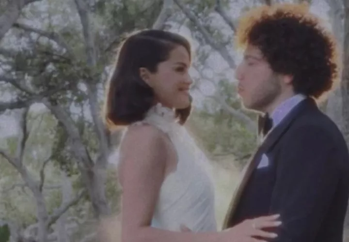Selena Gómez y el productor y compositor musical Benny Blanco. Foto: EFE