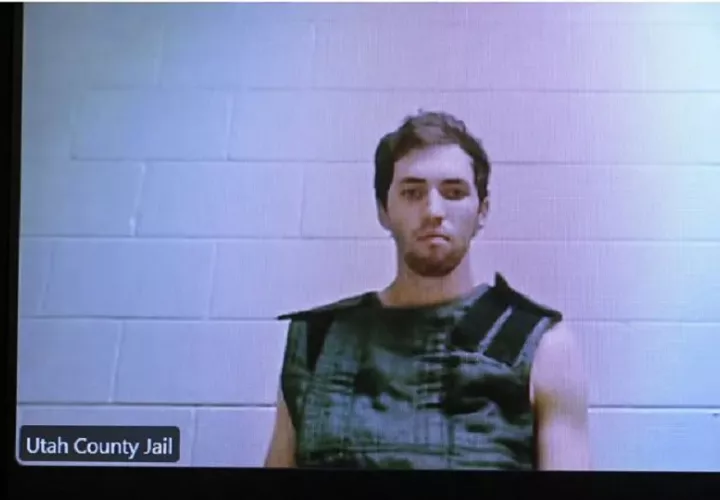 Tyler Robinson compareció por primera vez ante la corte por videollamada, en el Tribunal del Cuarto Distrito Judicial, en Provo, Utah (EE.UU.). Foto: EFE